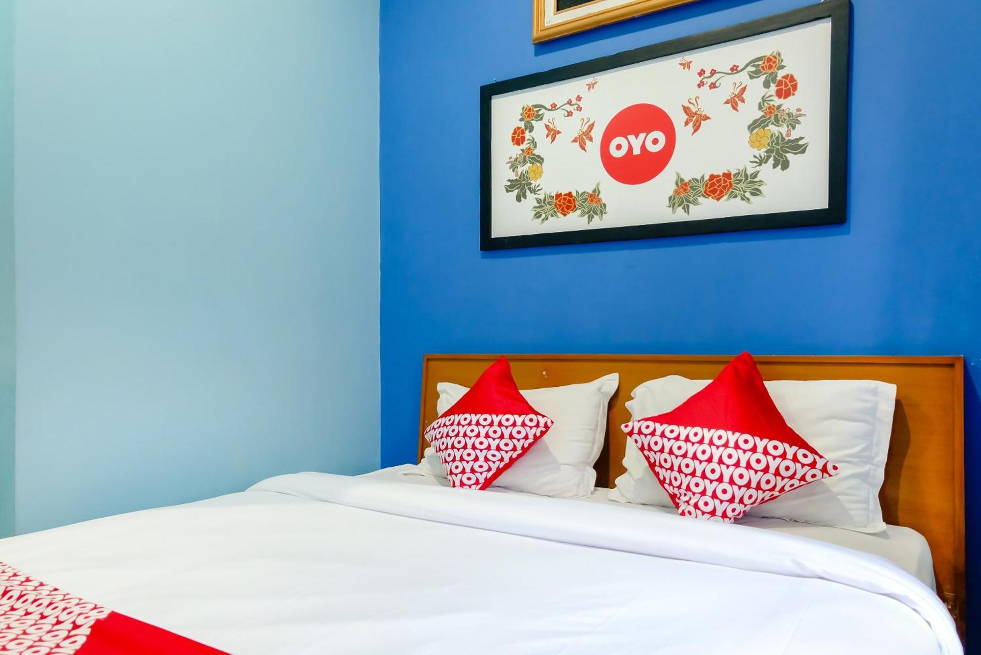 Oyo 778 Guest House Amalia Malang Exterior foto